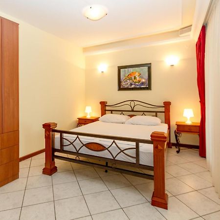 Milan'S Apartments Sveti Stefan Room photo