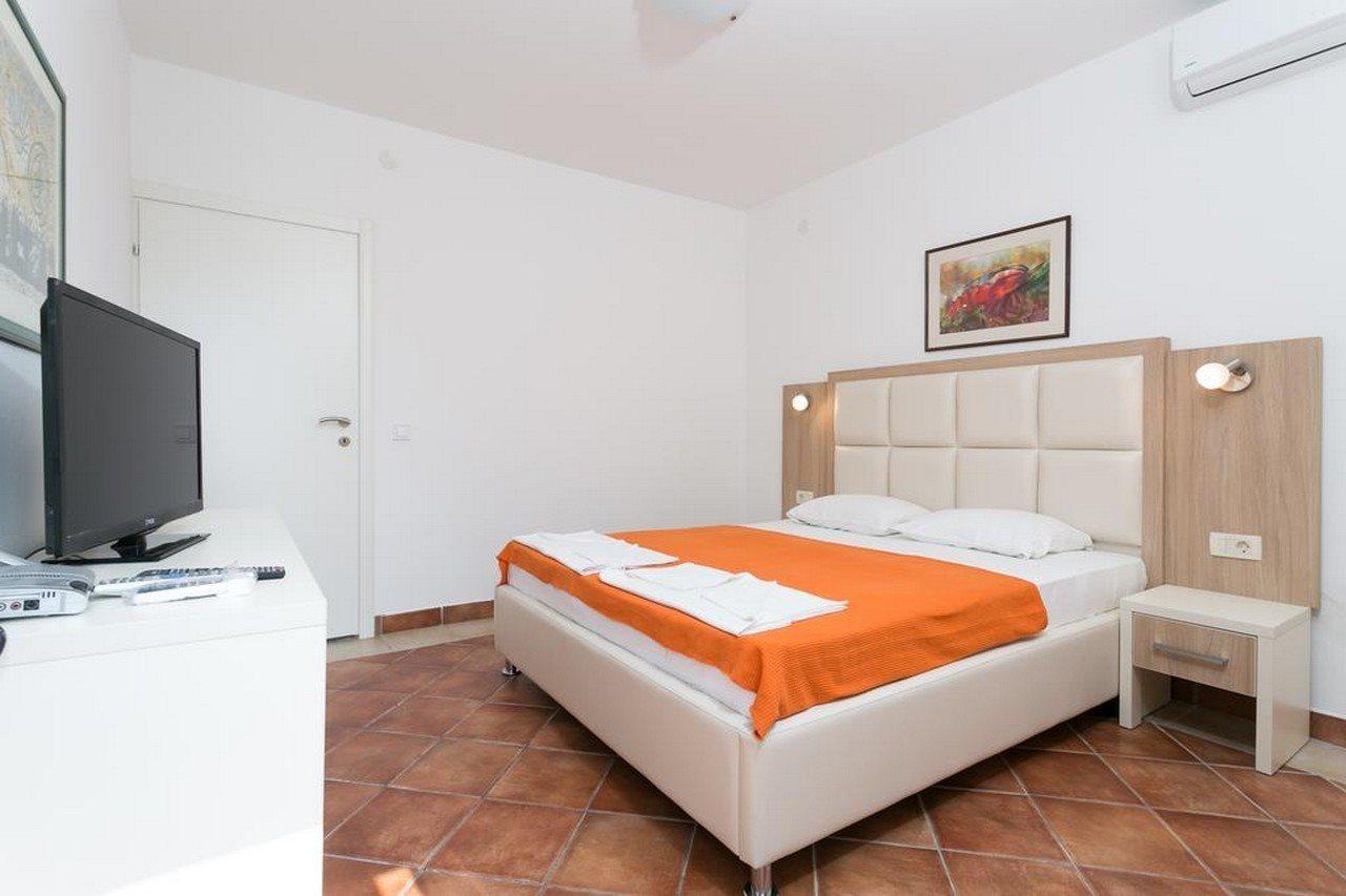 Milan'S Apartments Sveti Stefan Exterior photo
