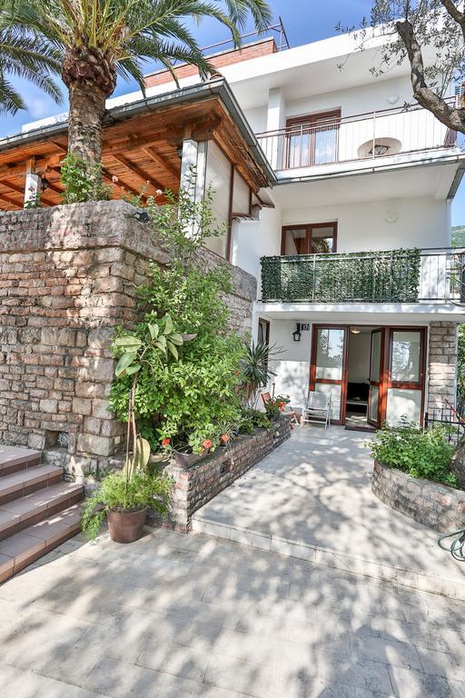 Milan'S Apartments Sveti Stefan Exterior photo