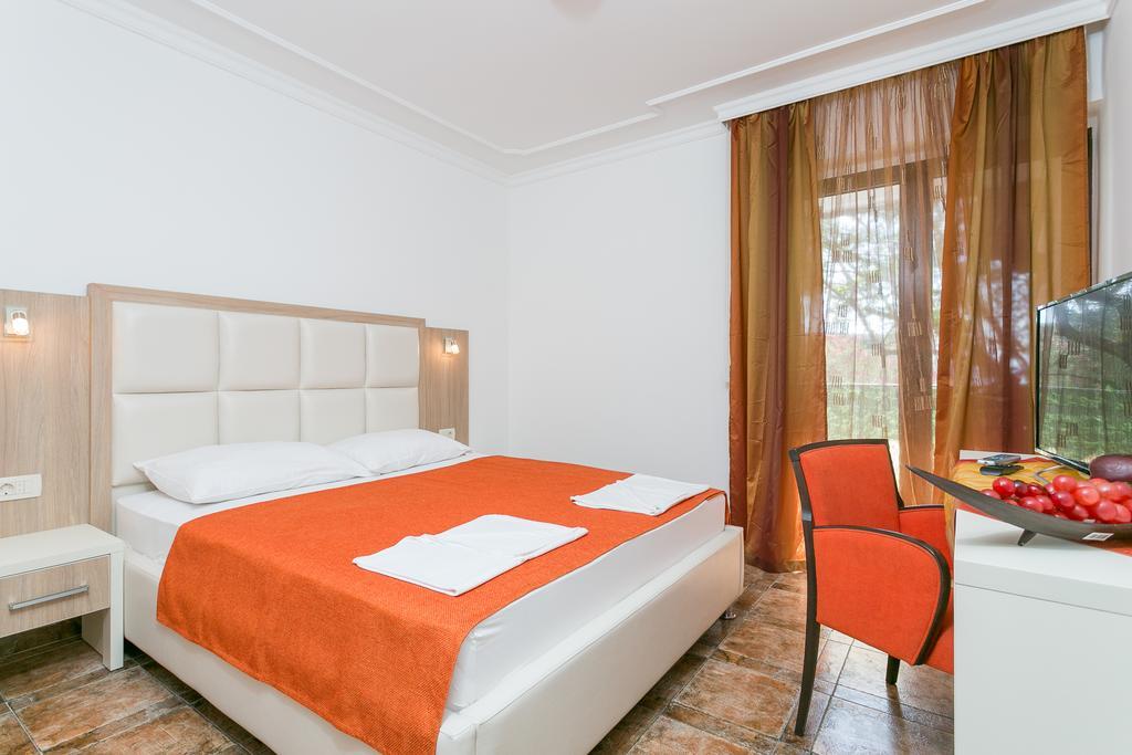 Milan'S Apartments Sveti Stefan Exterior photo